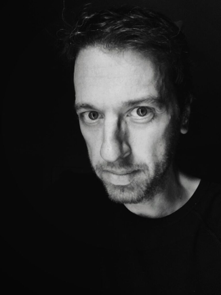 Άκης Παρισιάδης, πορτρέτο